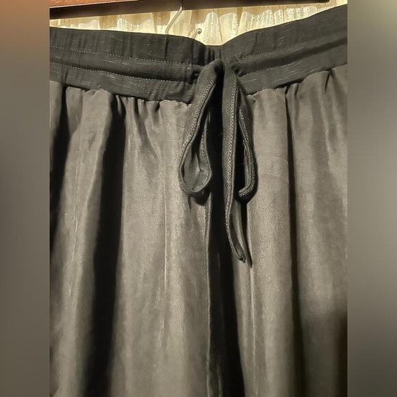 Simple by Suzanne Betro satin trimmed jogger - Picture 2 of 9